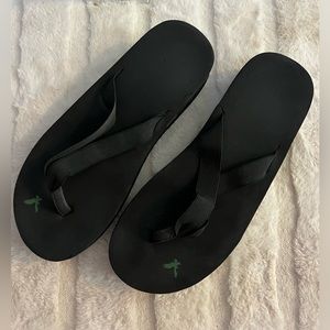 American Eagle Outfitters Black Platform Flip Flops